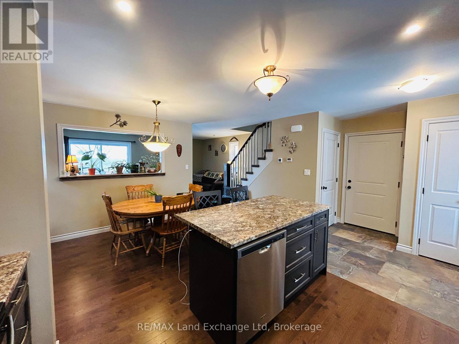 660 Gloria Street, North Huron, Ontario  N0G 2W0 - Photo 5 - X12333792