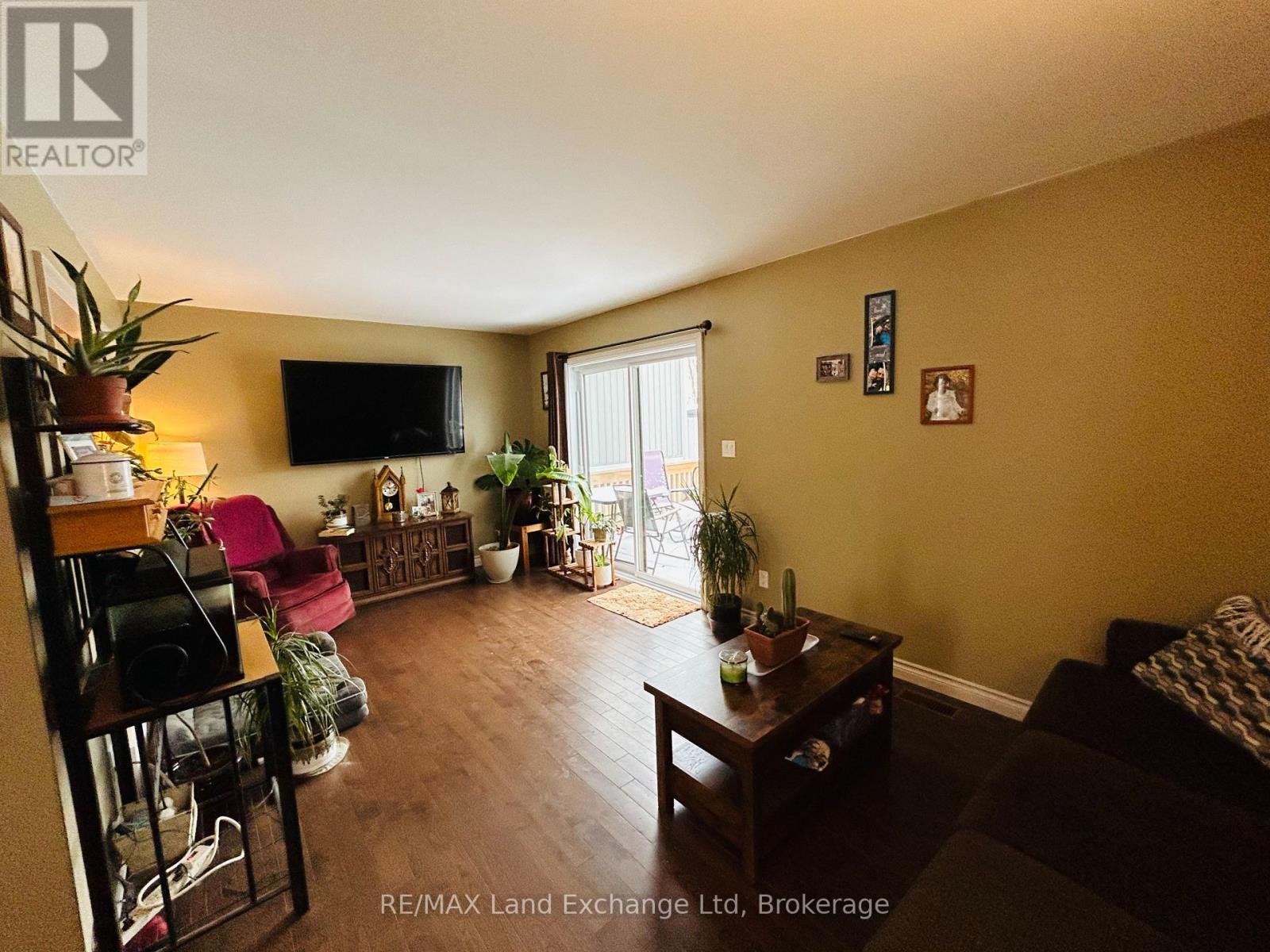 660 Gloria Street, North Huron, Ontario  N0G 2W0 - Photo 7 - X12333792