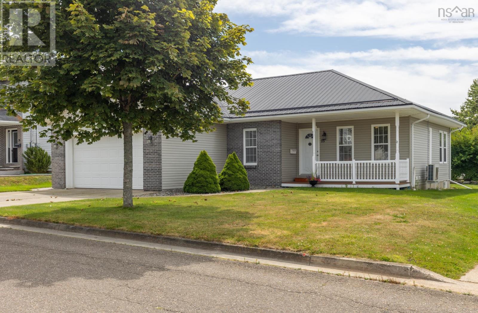 25 Breeze Drive, Yarmouth, Nova Scotia  B5A 4V1 - Photo 1 - 202520130