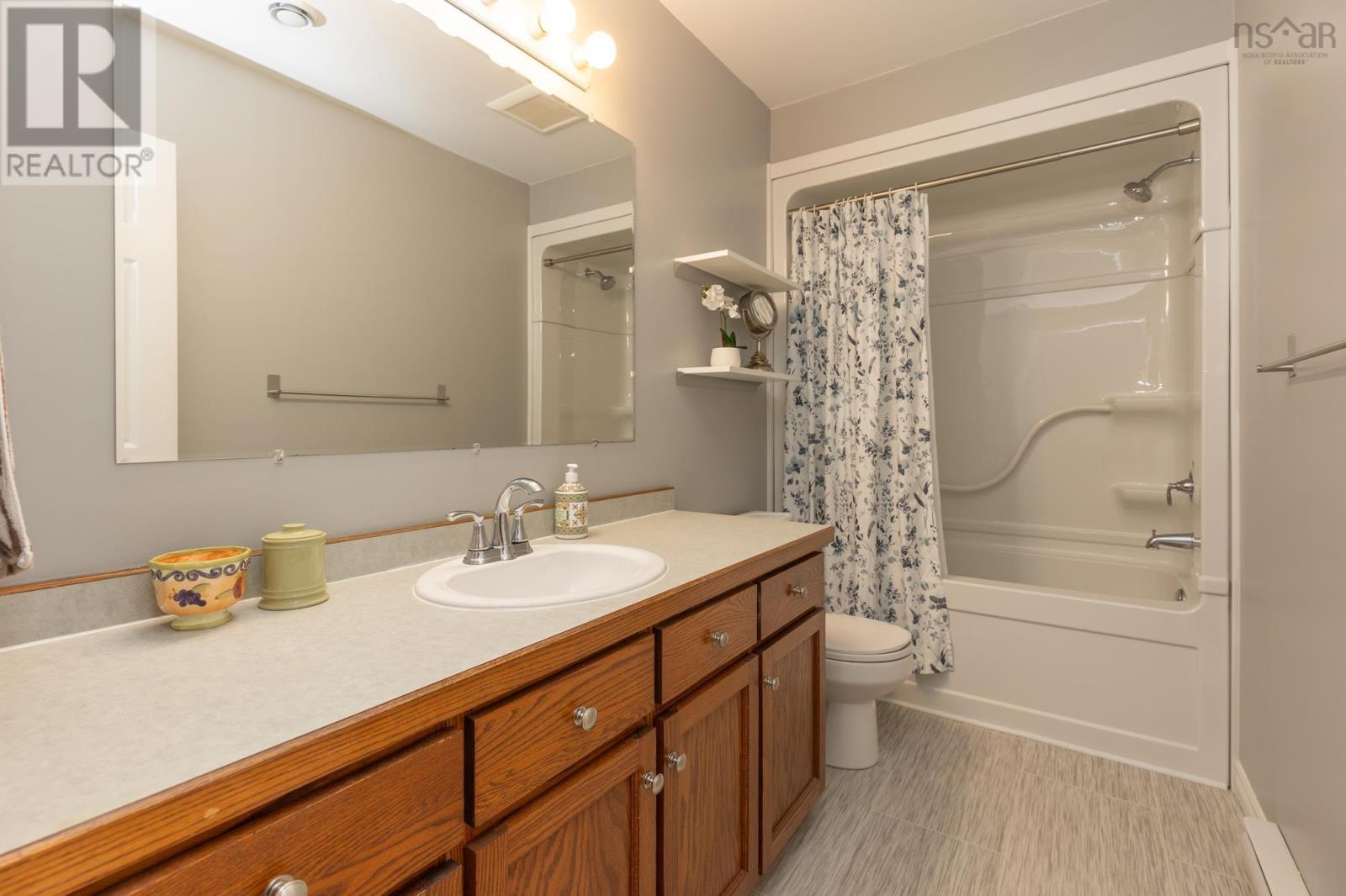 25 Breeze Drive, Yarmouth, Nova Scotia  B5A 4V1 - Photo 21 - 202520130