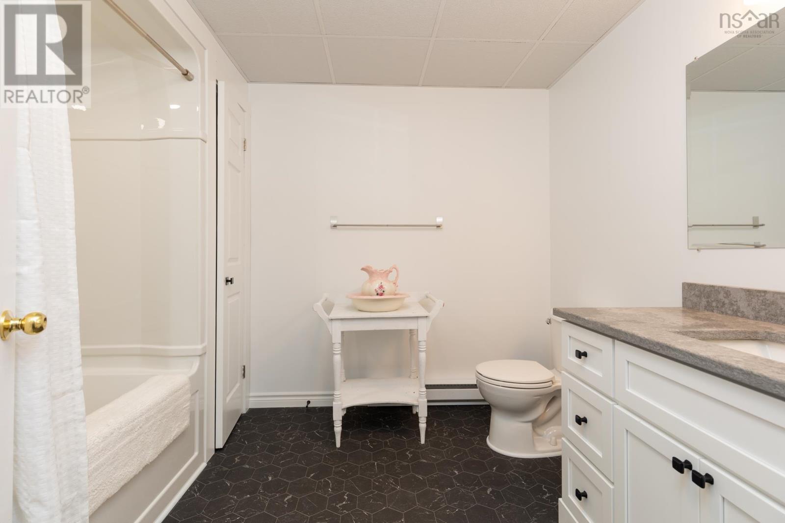 25 Breeze Drive, Yarmouth, Nova Scotia  B5A 4V1 - Photo 36 - 202520130