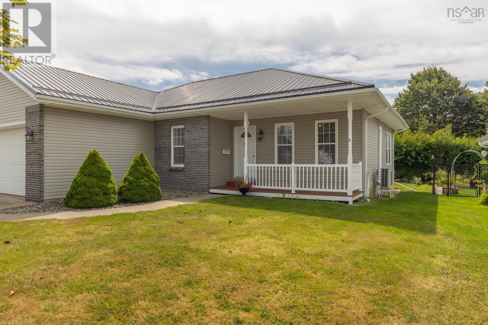 25 Breeze Drive, Yarmouth, Nova Scotia  B5A 4V1 - Photo 4 - 202520130