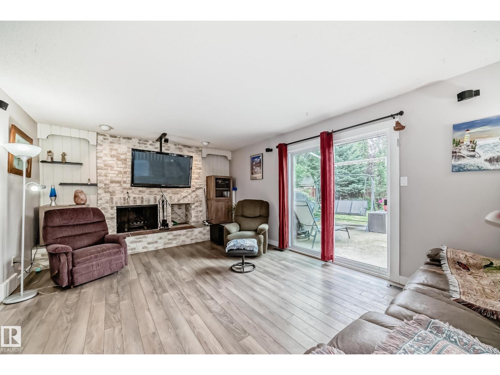 Property at 10 Abbey CR image 4