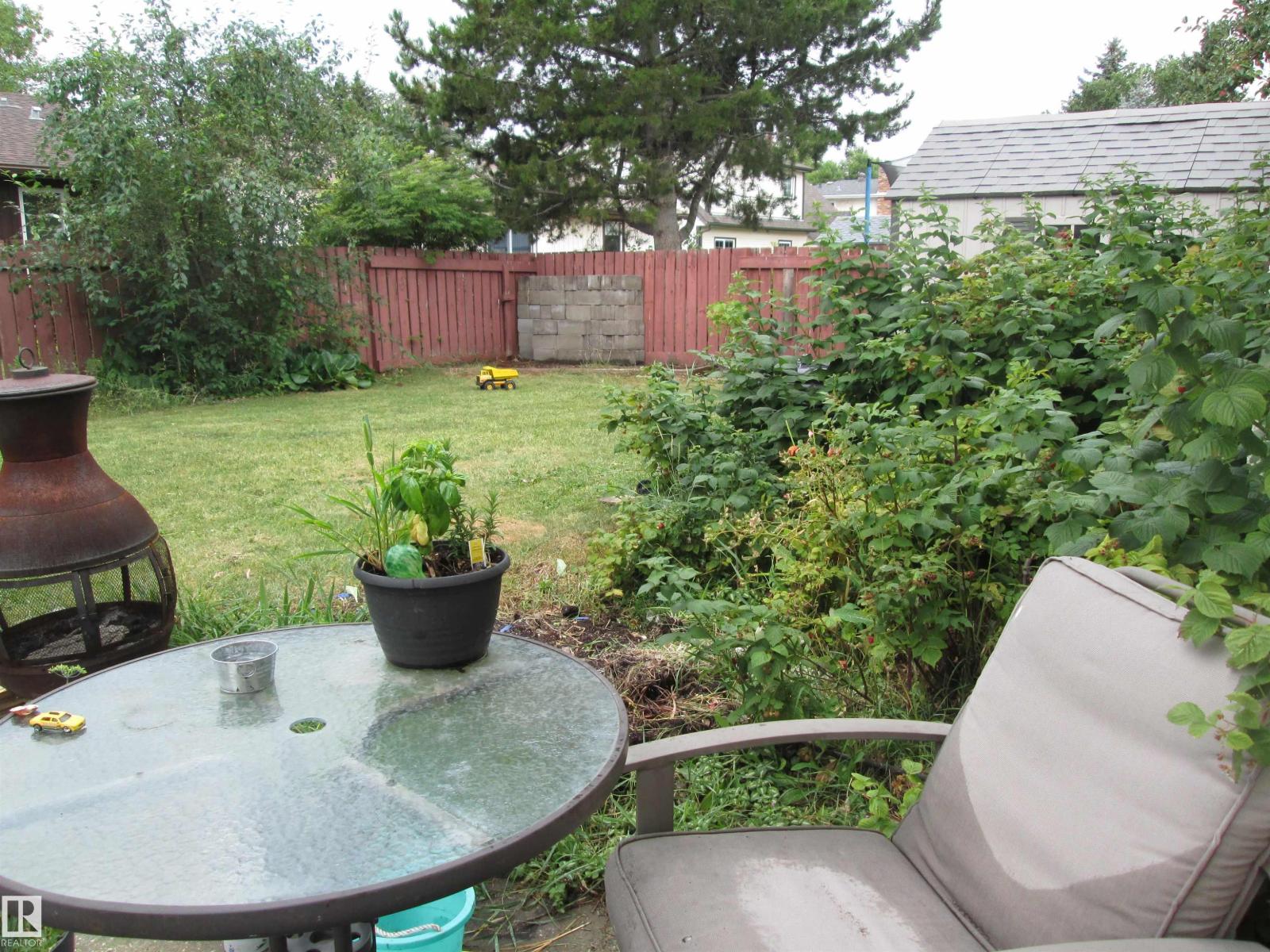 Property at 10 Abbey CR image 5