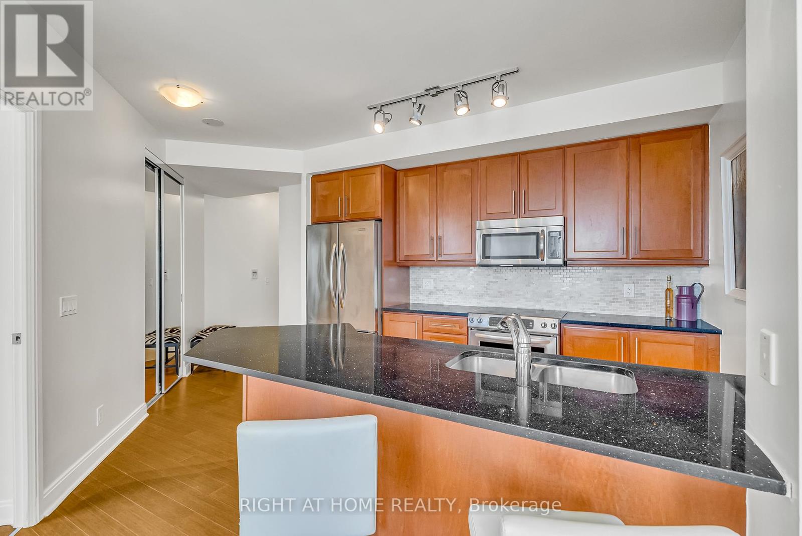 2109 - 825 Church Street, Toronto, Ontario  M4W 3Z4 - Photo 25 - C12333827
