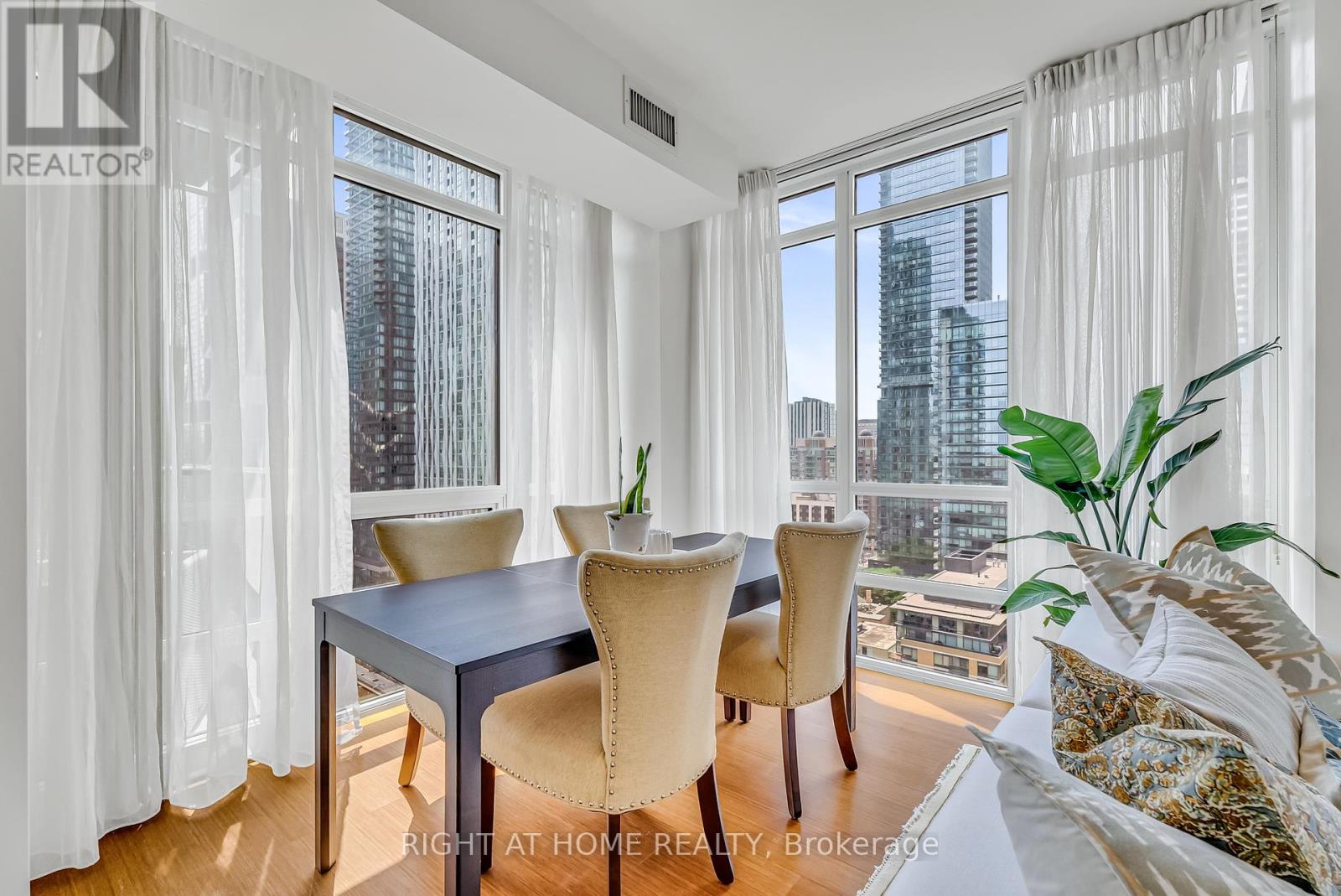 2109 - 825 Church Street, Toronto, Ontario  M4W 3Z4 - Photo 6 - C12333827