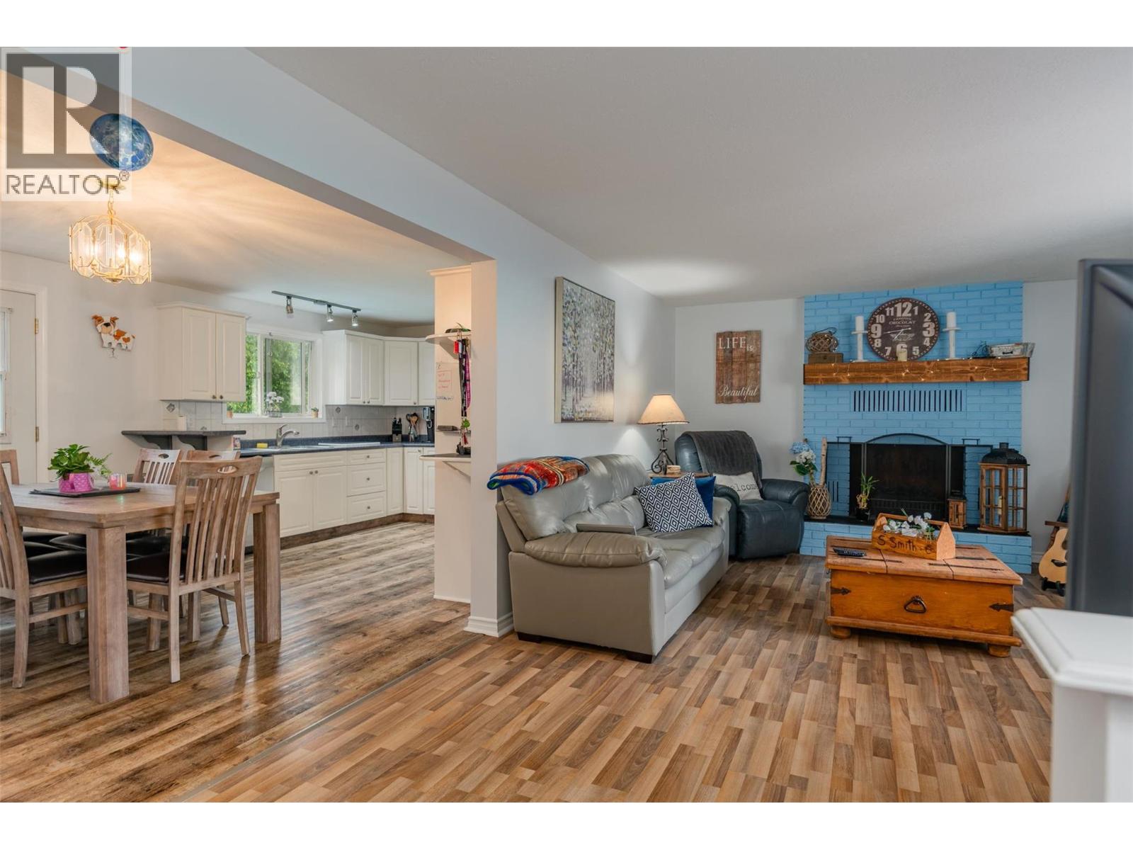 Property at 705 8TH Avenue image 4
