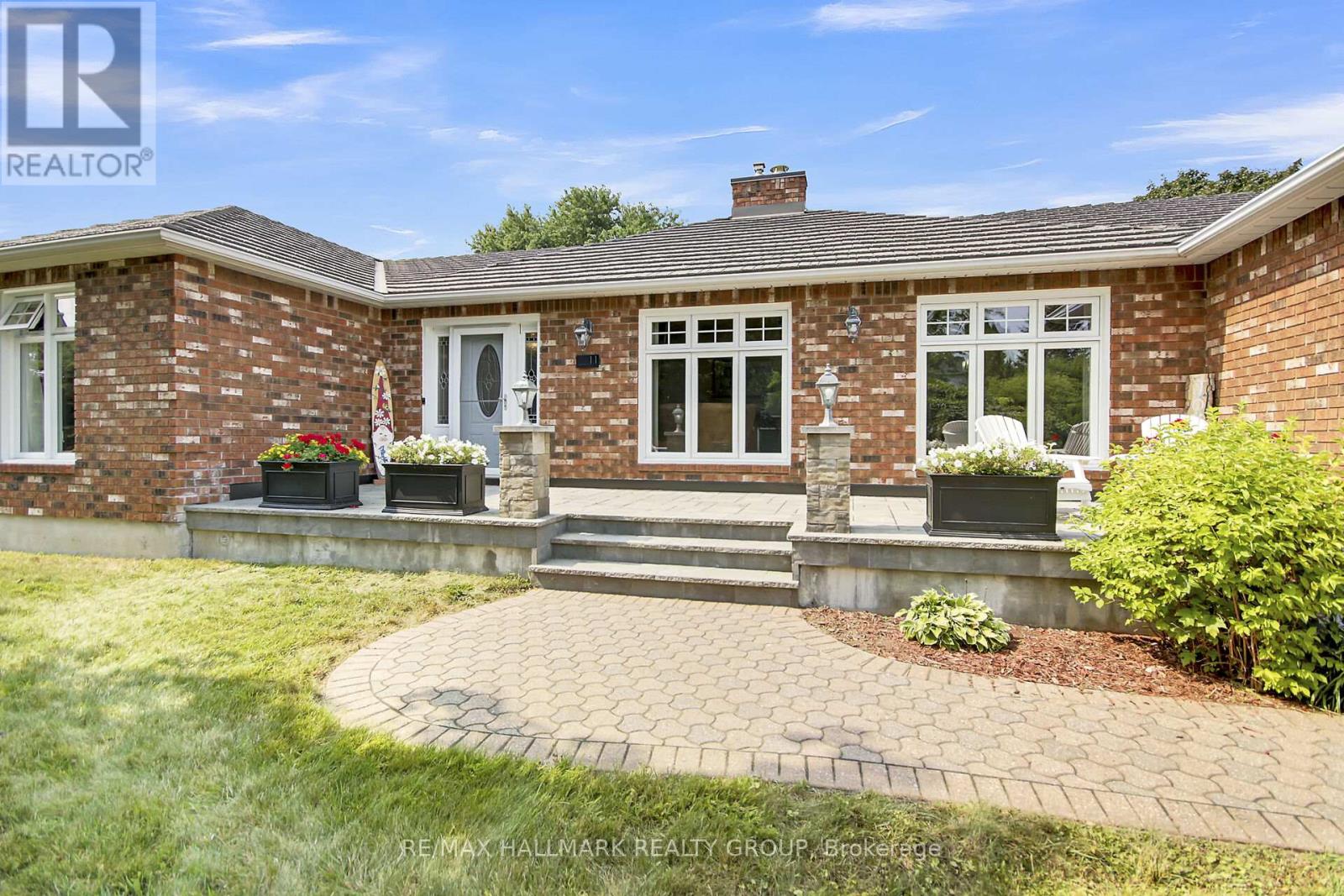 Property at 11 LAMADELEINE BOULEVARD image 4