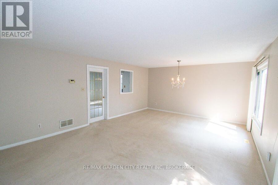 4575 Juniper Court, Lincoln, Ontario  L3J 0C8 - Photo 12 - X12333911
