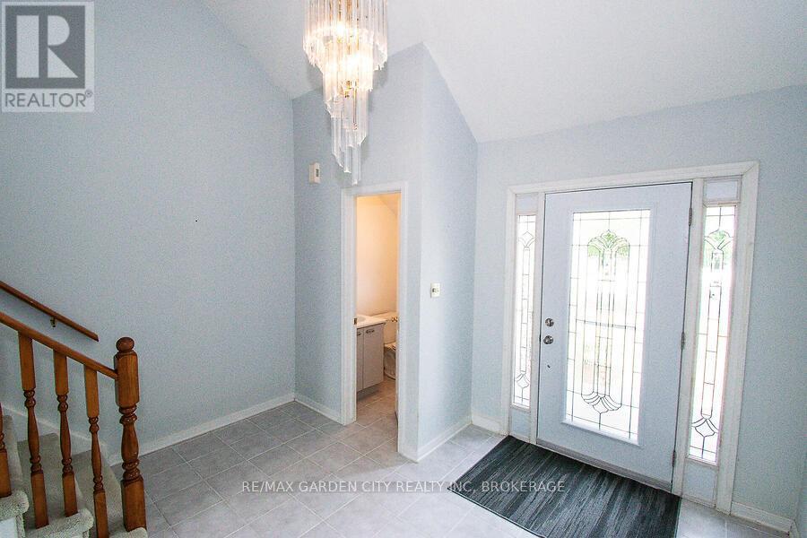 4575 Juniper Court, Lincoln, Ontario  L3J 0C8 - Photo 5 - X12333911