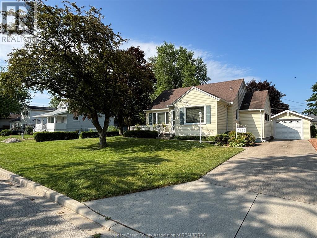 Property at 3265 BYNG ROAD image 3