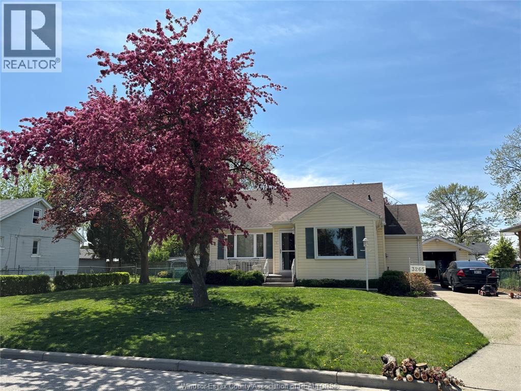 Property at 3265 BYNG ROAD image 4
