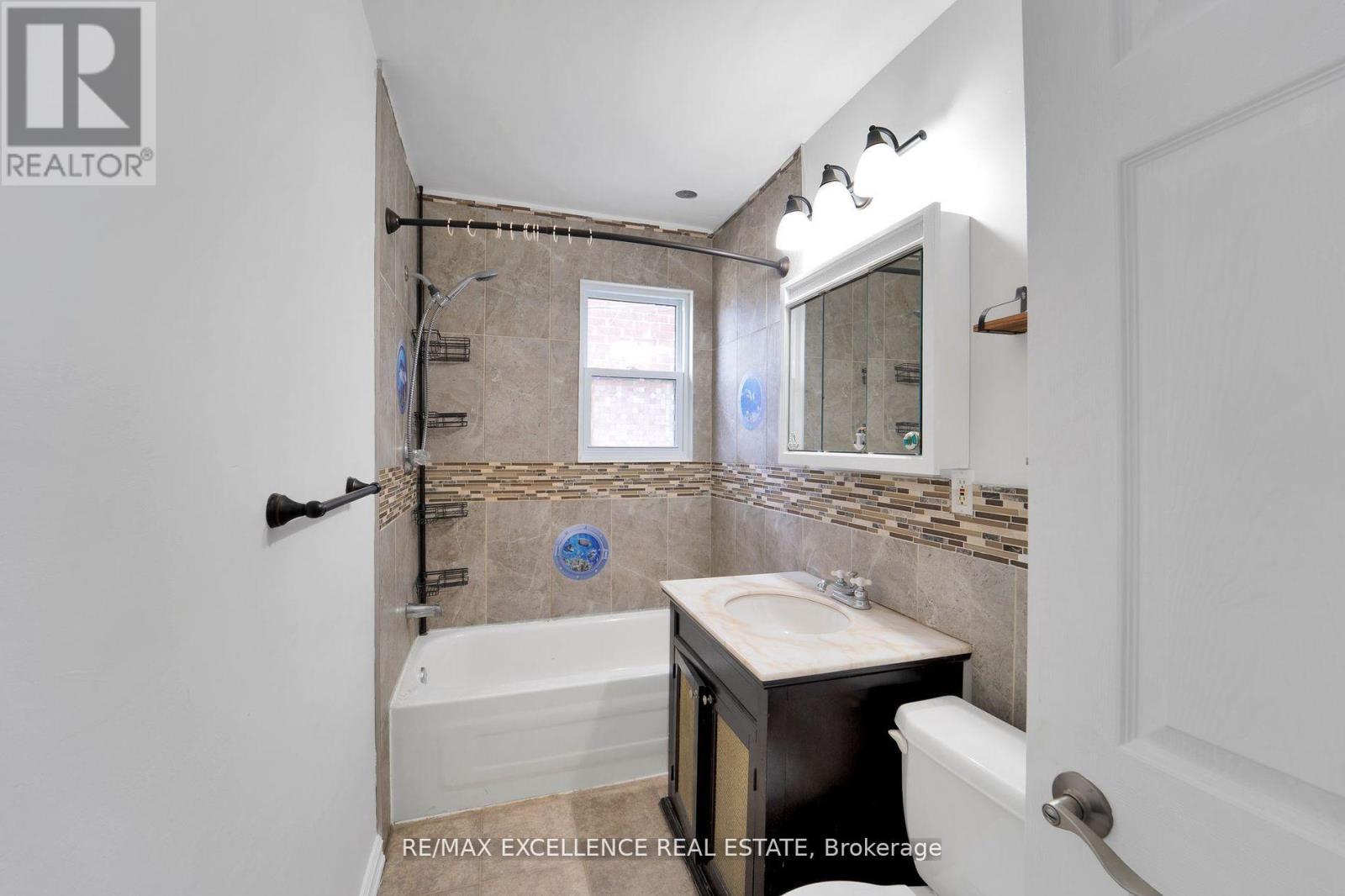 1054 Felix Avenue, Windsor, Ontario  N9C 3L5 - Photo 6 - X12333879