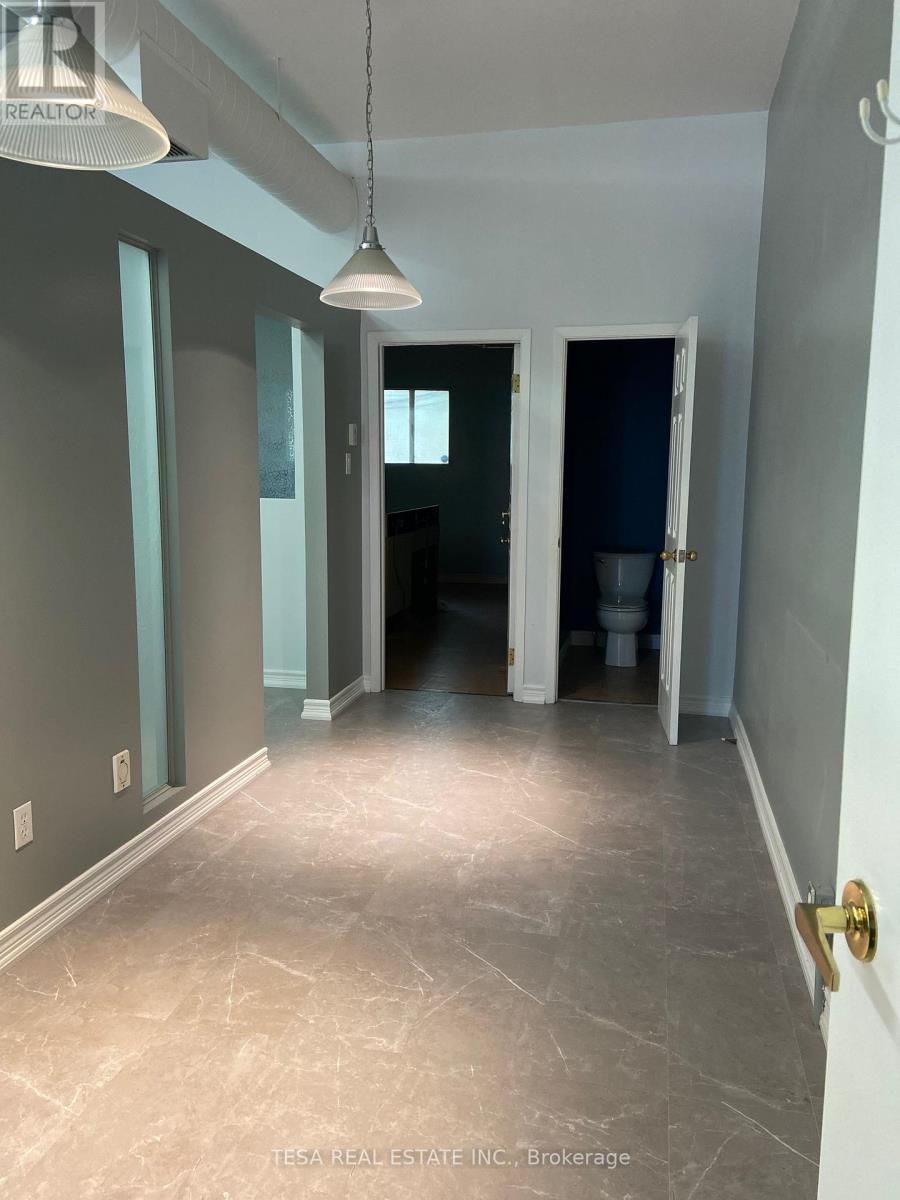 566 Sheppard Avenue W, Toronto, Ontario  M3H 2R9 - Photo 14 - C12324079
