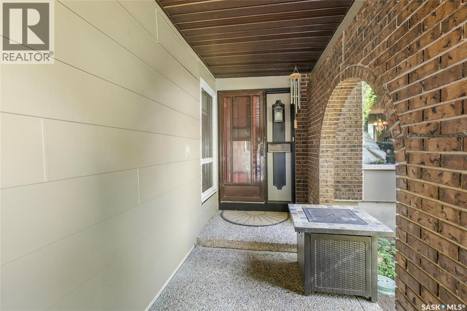 Property at 10 Selkirk CRESCENT image 2