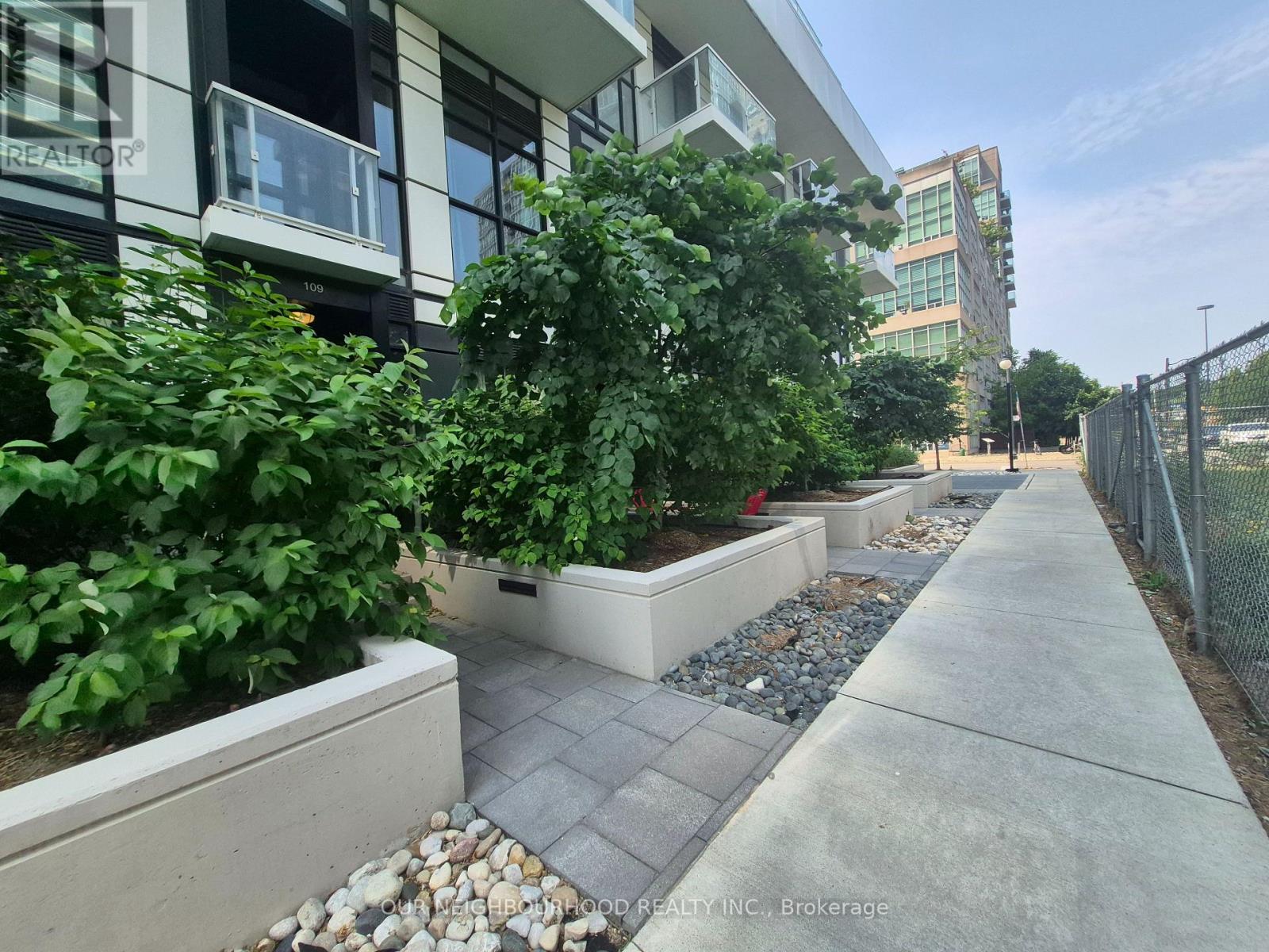 109 - 251 Manitoba Street, Toronto, Ontario  M8Y 0C7 - Photo 7 - W12334111