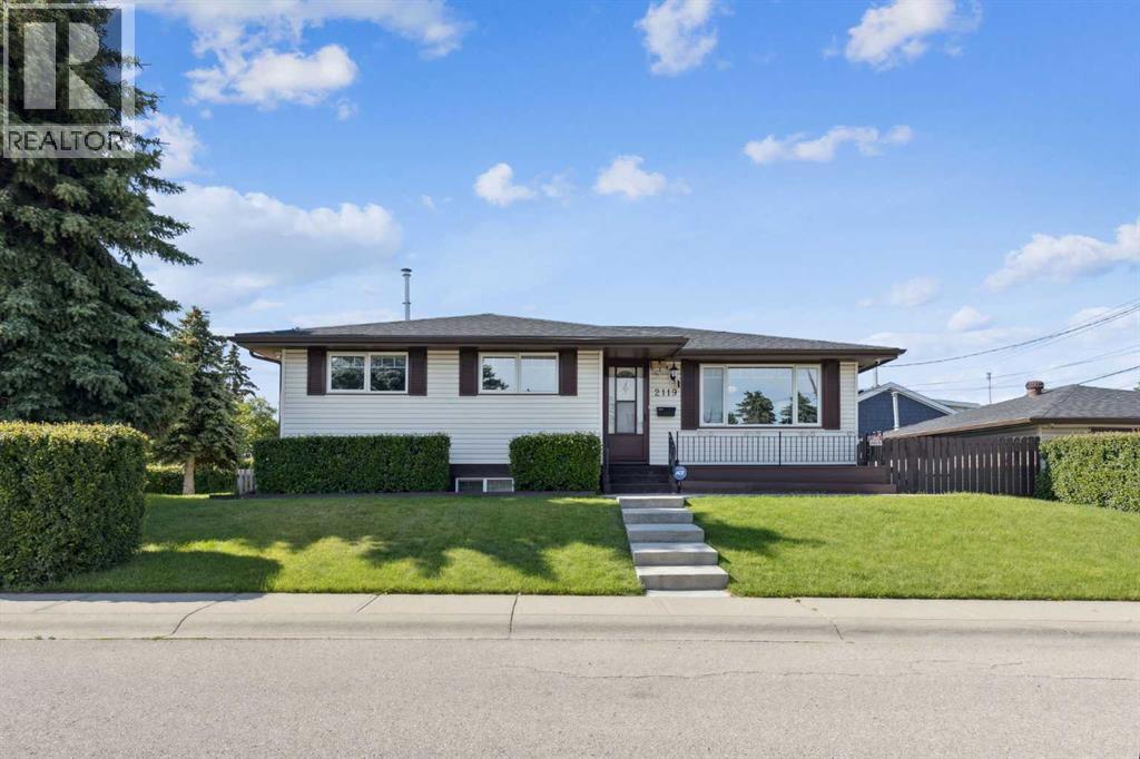 Property at 2119 Vista Crescent NE image 1