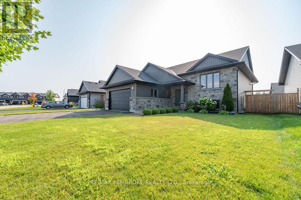 13 DREW STREET, Petawawa, Ontario
