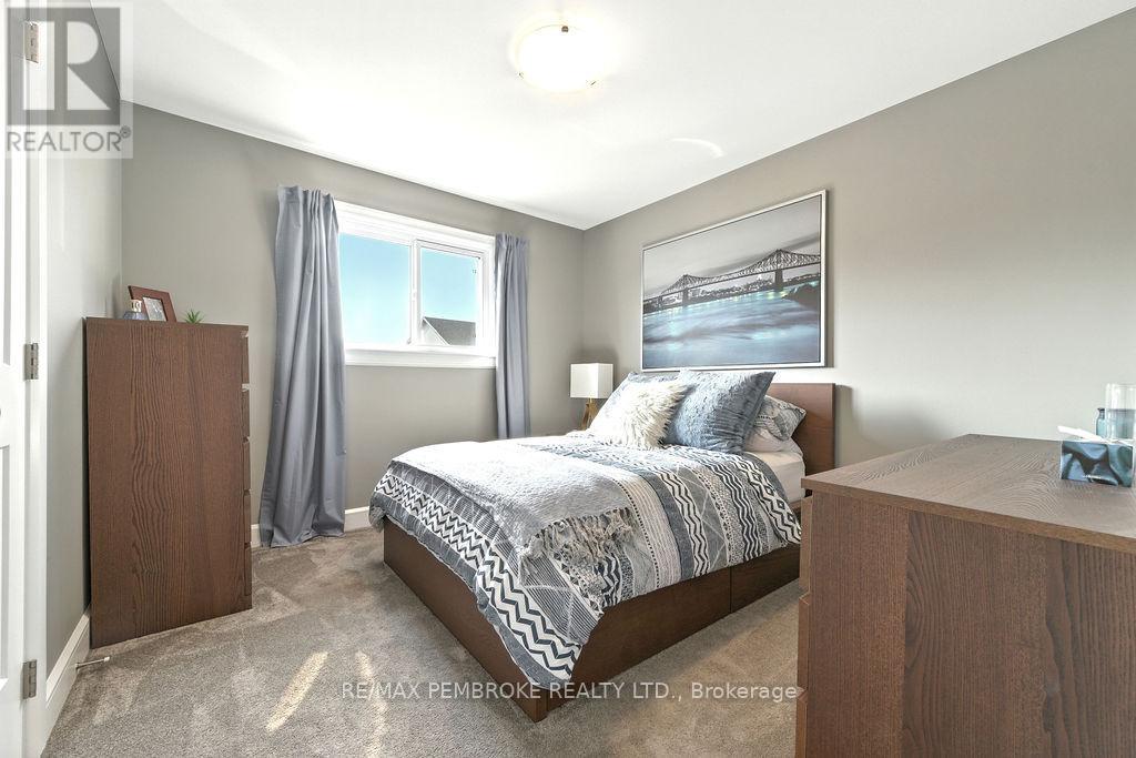 13 Drew Street, Petawawa, Ontario  K8H 0G4 - Photo 22 - X12333863
