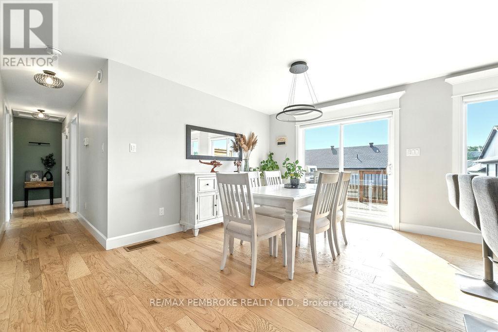 13 Drew Street, Petawawa, Ontario  K8H 0G4 - Photo 13 - X12333863