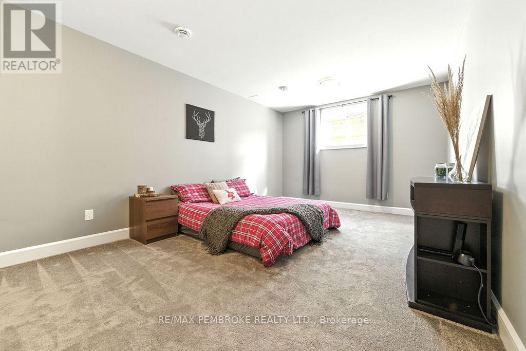 13 Drew Street, Petawawa, Ontario  K8H 0G4 - Photo 30 - X12333863