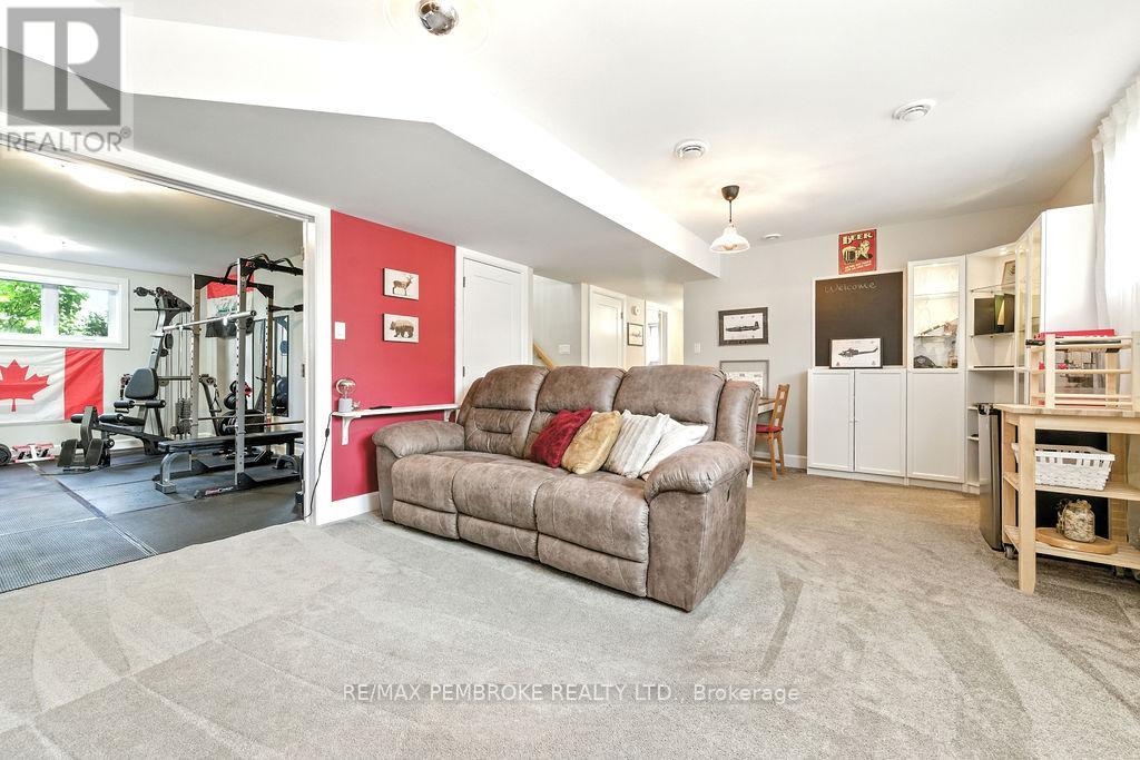 13 Drew Street, Petawawa, Ontario  K8H 0G4 - Photo 33 - X12333863