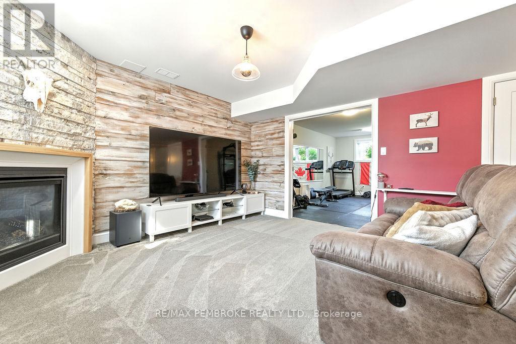 13 Drew Street, Petawawa, Ontario  K8H 0G4 - Photo 32 - X12333863