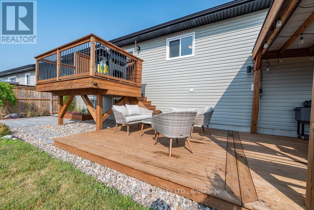 13 Drew Street, Petawawa, Ontario  K8H 0G4 - Photo 38 - X12333863