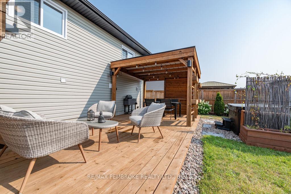 13 Drew Street, Petawawa, Ontario  K8H 0G4 - Photo 41 - X12333863