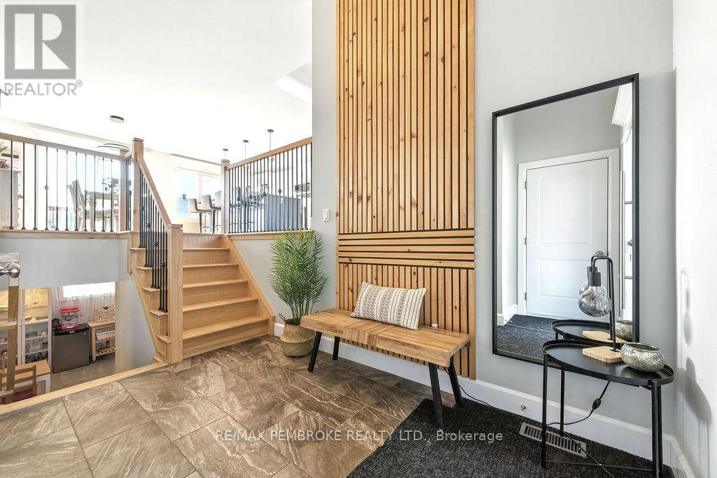 13 Drew Street, Petawawa, Ontario  K8H 0G4 - Photo 7 - X12333863