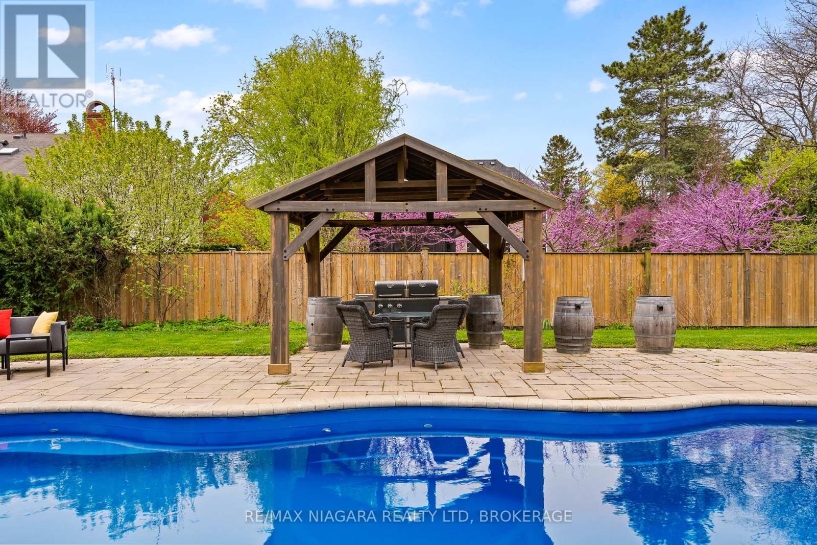 Property at 375 MISSISSAUGA STREET N image 5