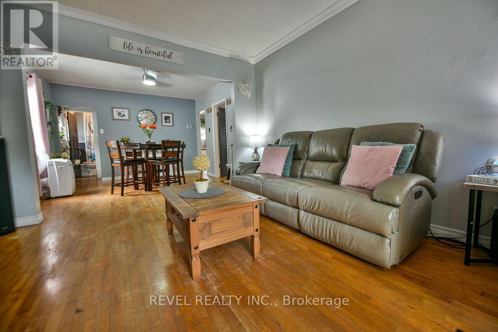 Property at 83 BALSAM STREET N image 2