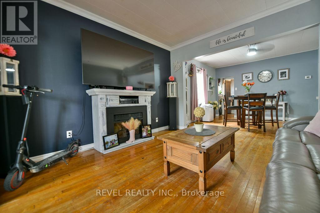Property at 83 BALSAM STREET N image 3
