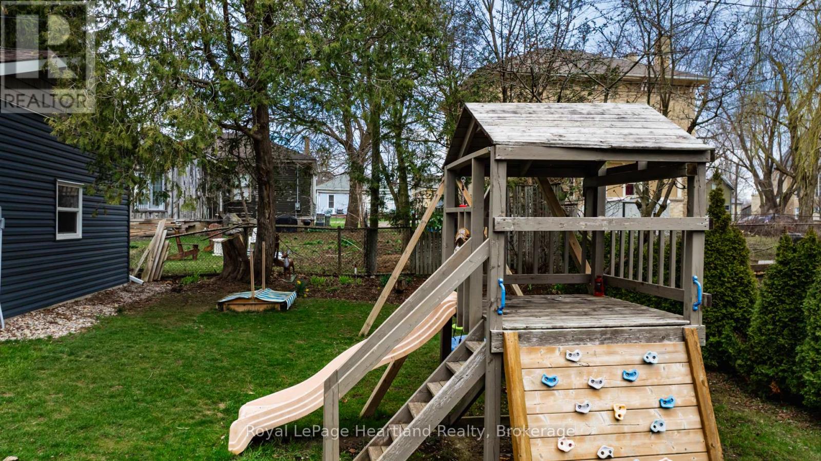 70 John Street, Huron East, Ontario  N0K 1W0 - Photo 40 - X12329761