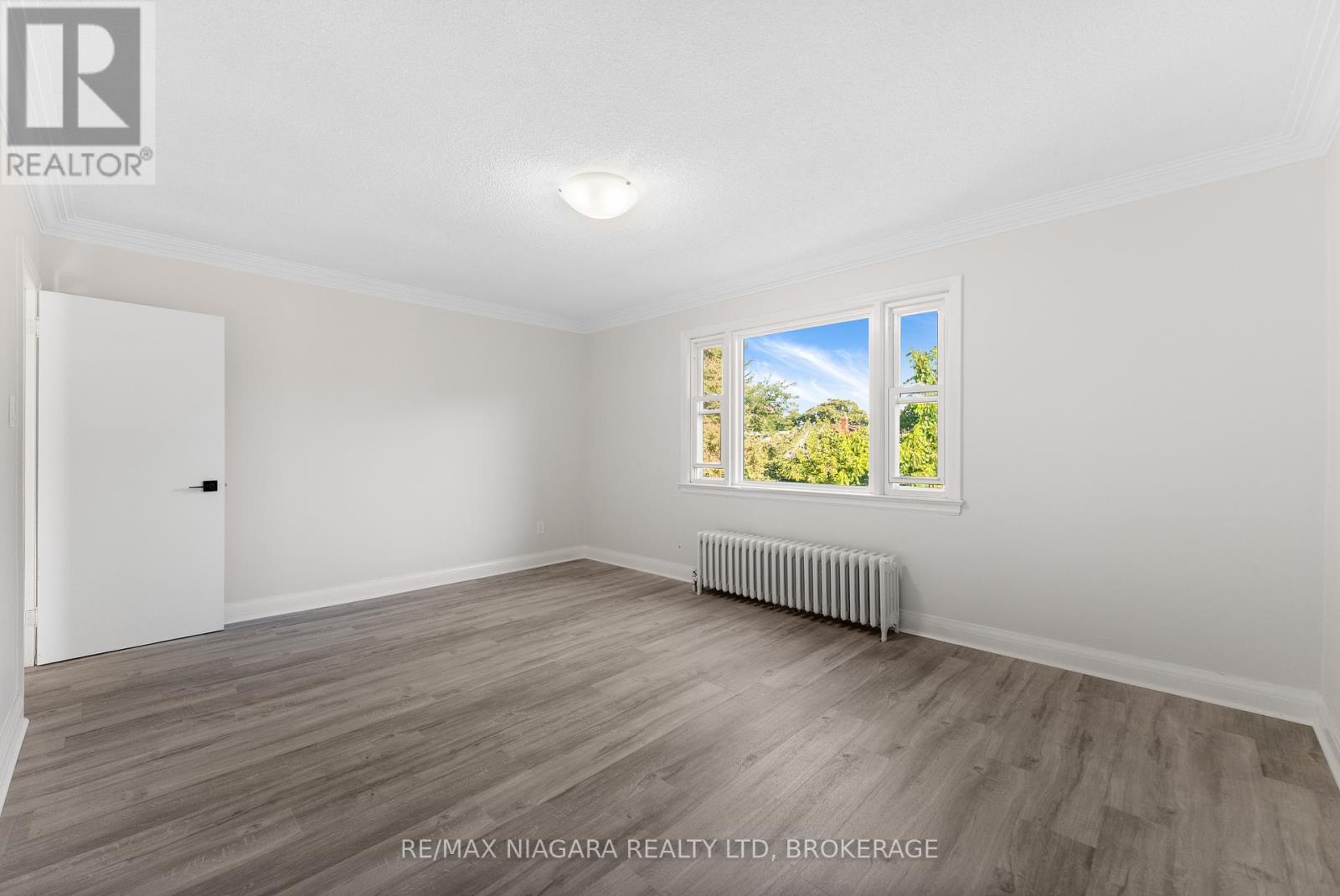 24 Gale Crescent, St. Catharines, Ontario  L2R 3K9 - Photo 17 - X12334105