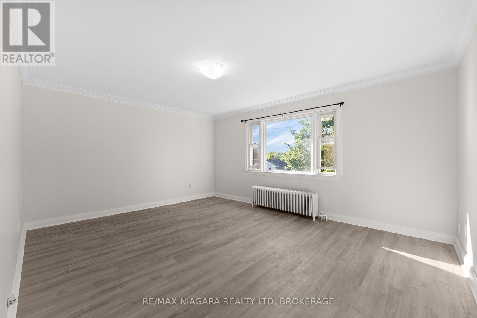 24 Gale Crescent, St. Catharines, Ontario  L2R 3K9 - Photo 6 - X12334105
