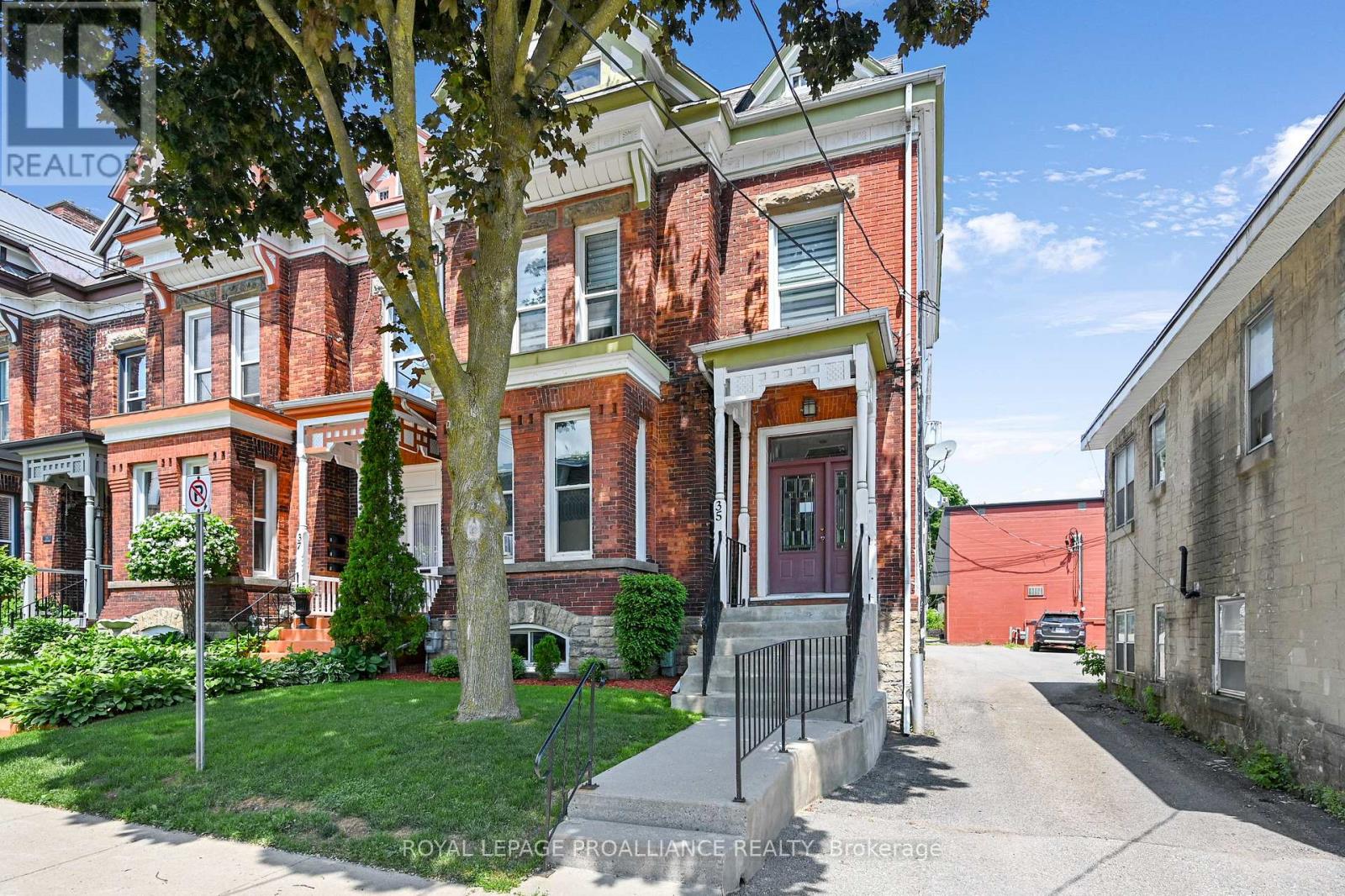 35 BETHUNE STREET, Brockville, Ontario