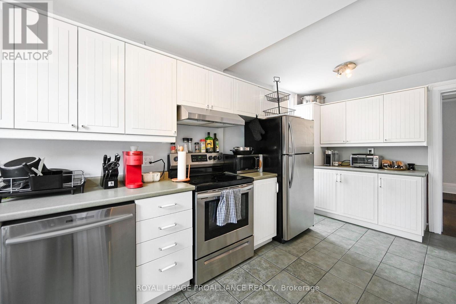 35 Bethune Street, Brockville, Ontario  K6V 2C9 - Photo 10 - X12334123