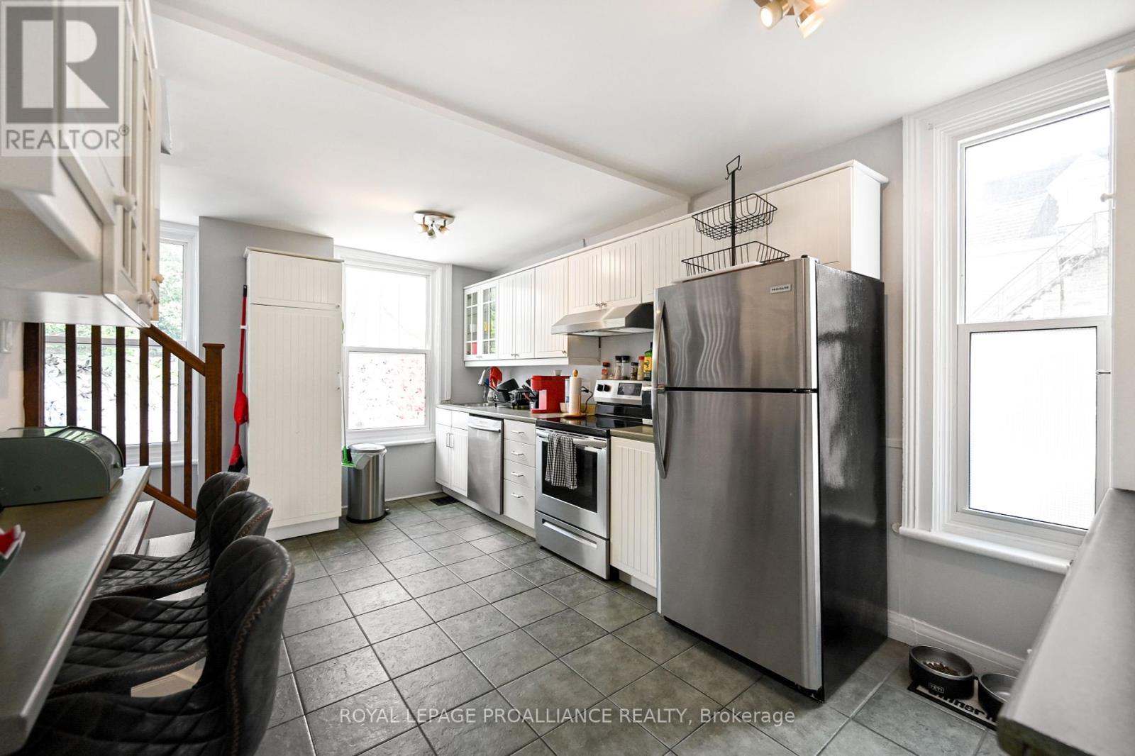 35 Bethune Street, Brockville, Ontario  K6V 2C9 - Photo 11 - X12334123