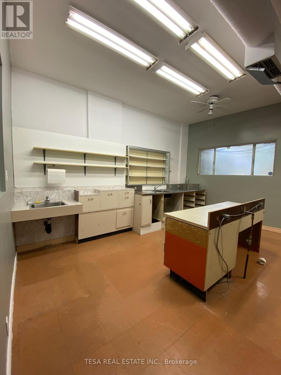 566 Sheppard Avenue W, Toronto, Ontario  M3H 2R9 - Photo 16 - C12324079