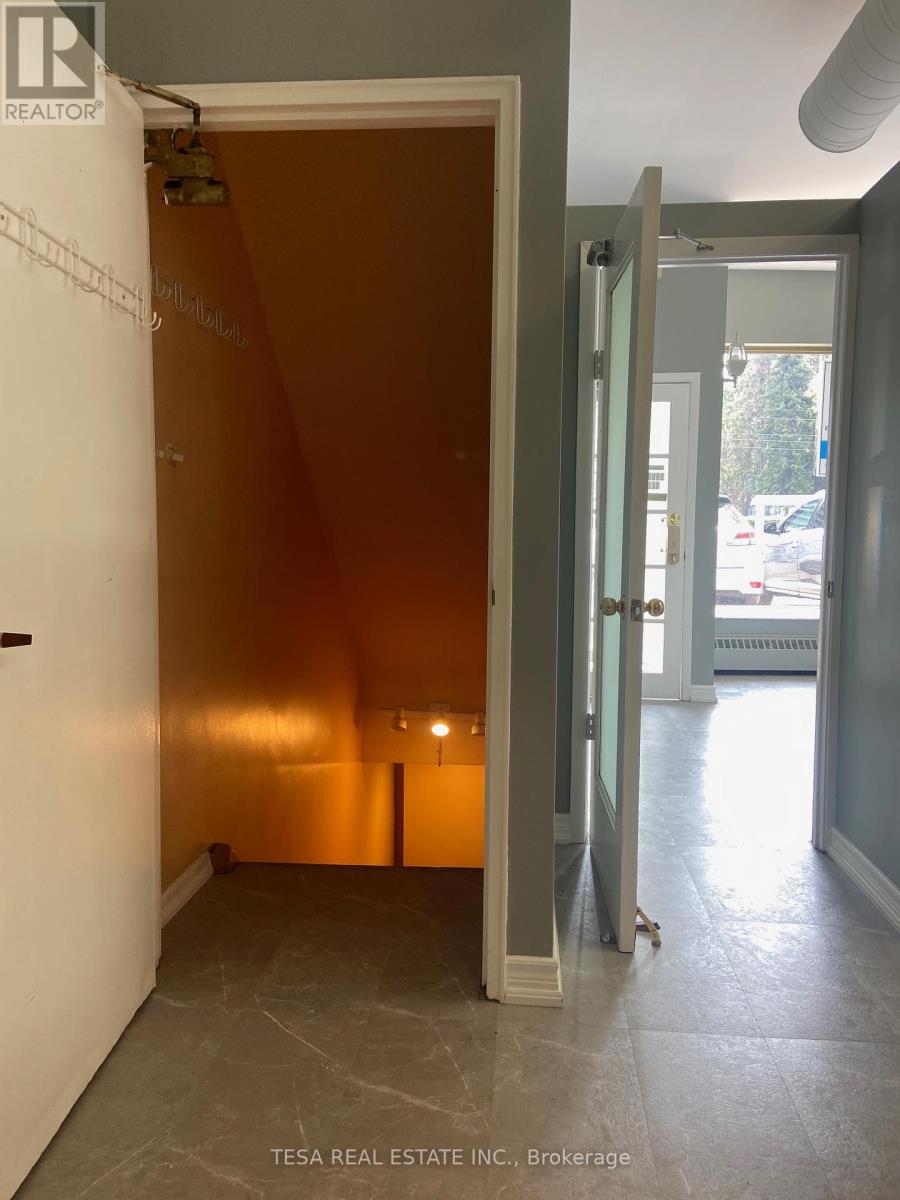 566 Sheppard Avenue W, Toronto, Ontario  M3H 2R9 - Photo 32 - C12324079
