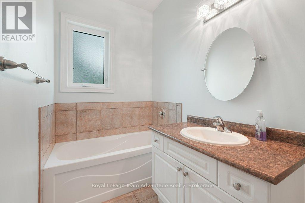 9 Avery Court, Parry Sound, Ontario  P2A 3C4 - Photo 20 - X12334006