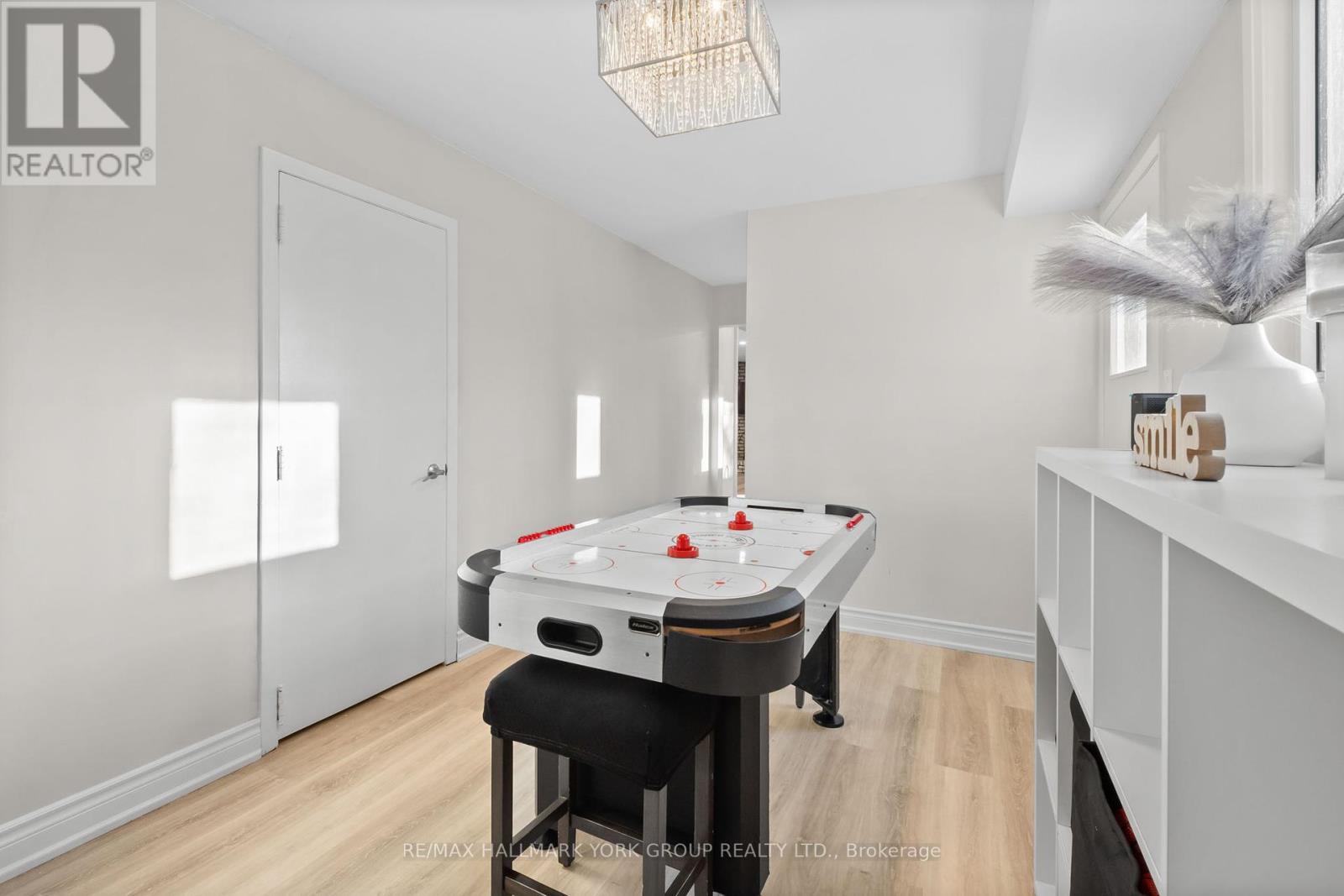 96 Riverview Beach Road, Georgina, Ontario  L0E 1N0 - Photo 19 - N12333900