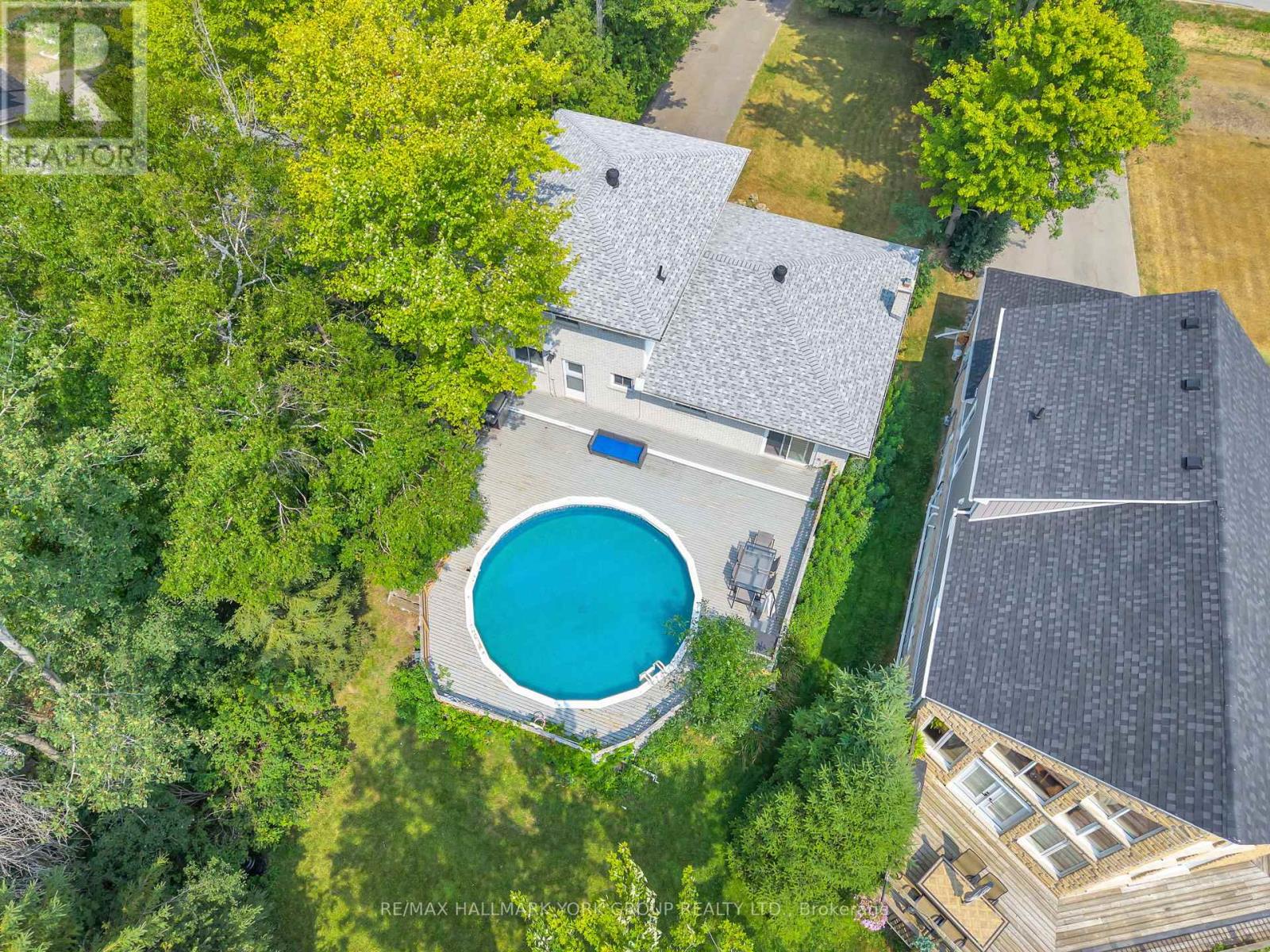 96 Riverview Beach Road, Georgina, Ontario  L0E 1N0 - Photo 2 - N12333900