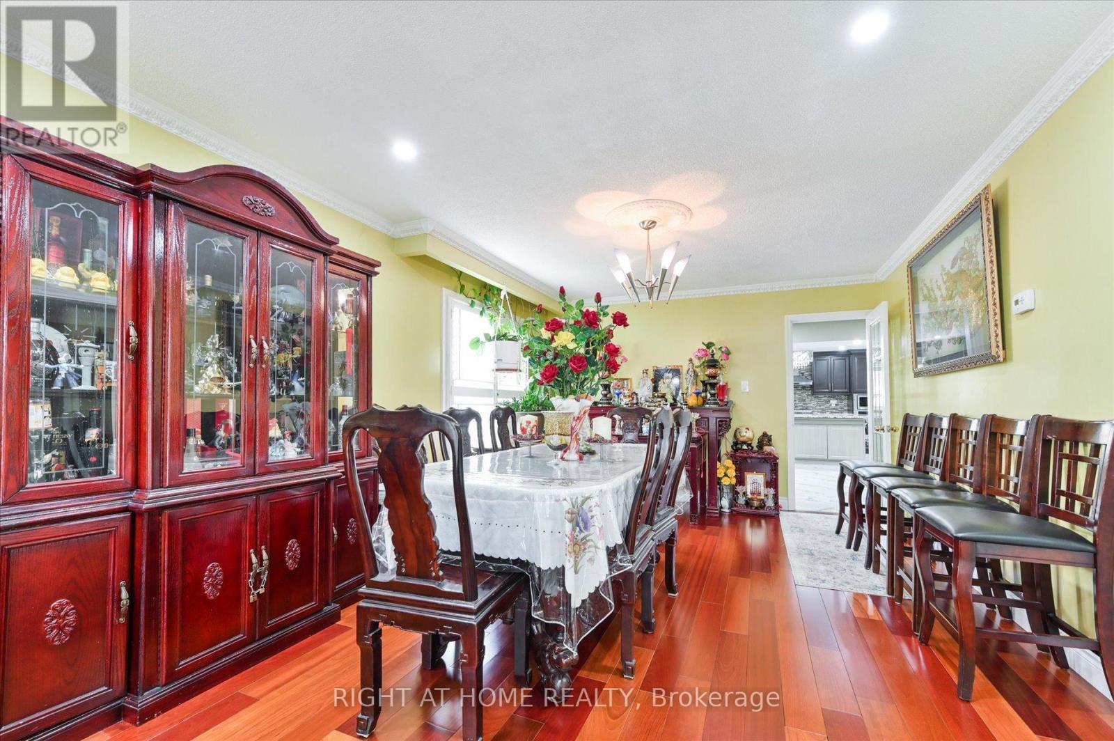 2555 Cynara Road, Mississauga, Ontario  L5B 2R5 - Photo 11 - W12333954