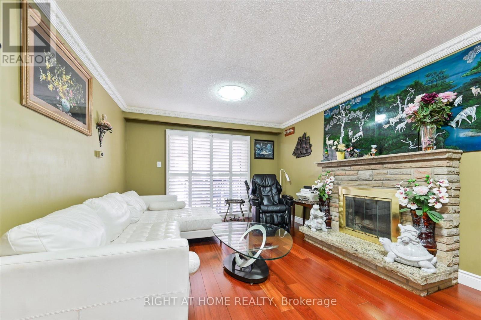2555 Cynara Road, Mississauga, Ontario  L5B 2R5 - Photo 12 - W12333954