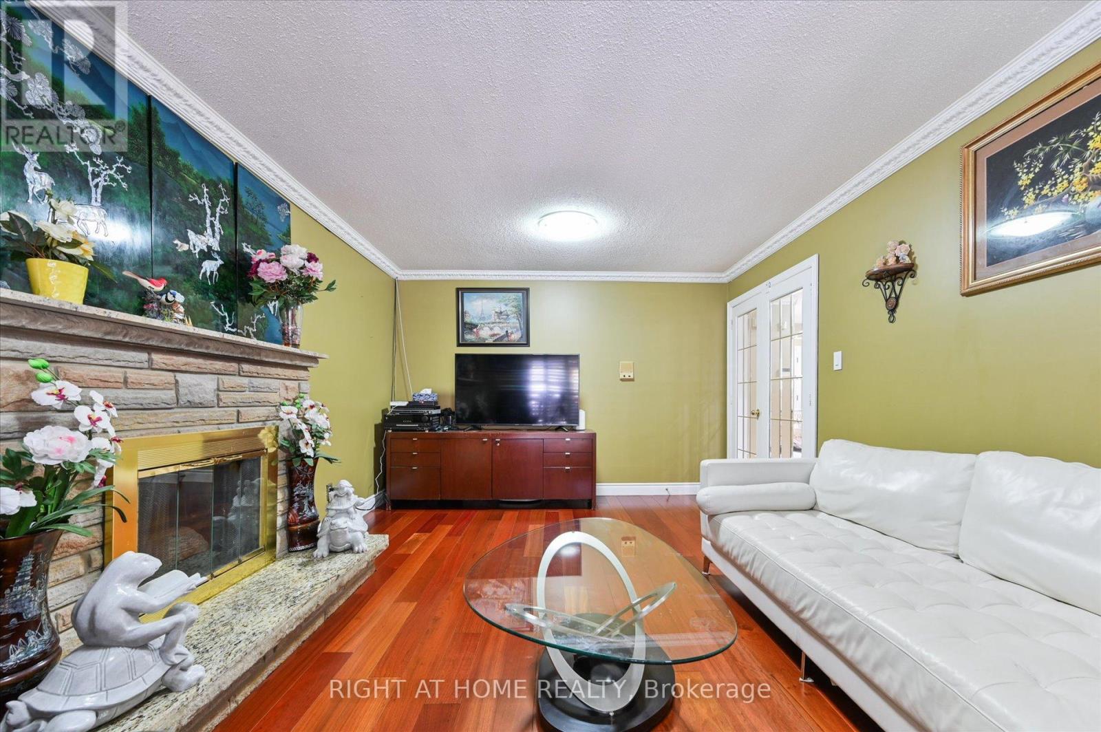 2555 Cynara Road, Mississauga, Ontario  L5B 2R5 - Photo 13 - W12333954