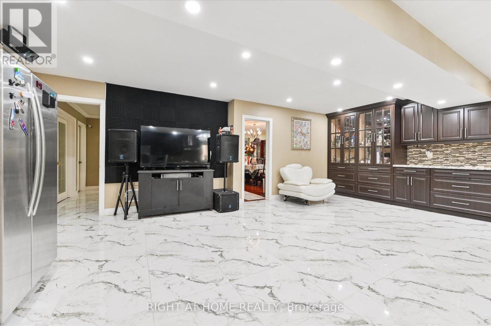 2555 Cynara Road, Mississauga, Ontario  L5B 2R5 - Photo 14 - W12333954