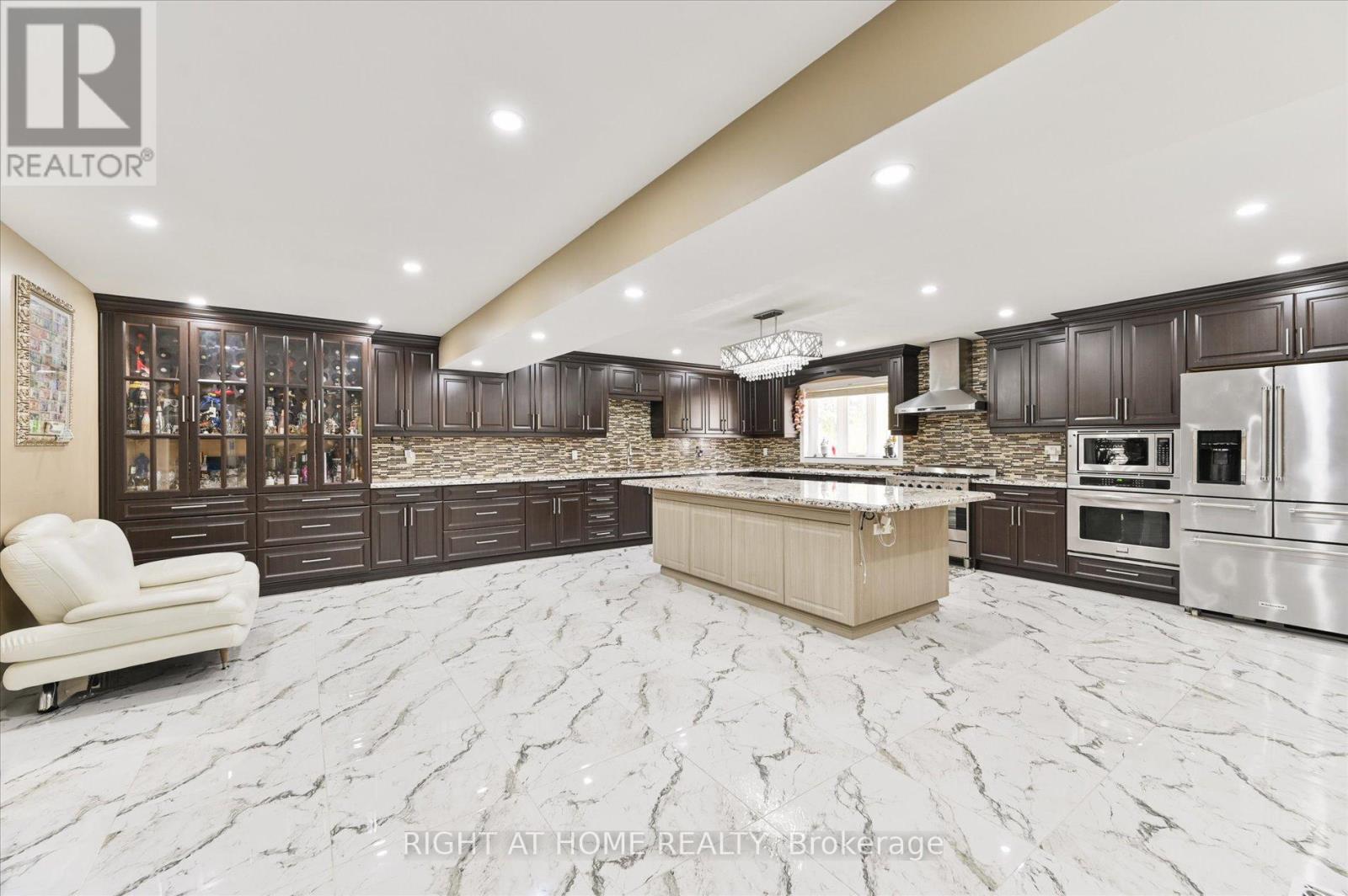 2555 Cynara Road, Mississauga, Ontario  L5B 2R5 - Photo 15 - W12333954