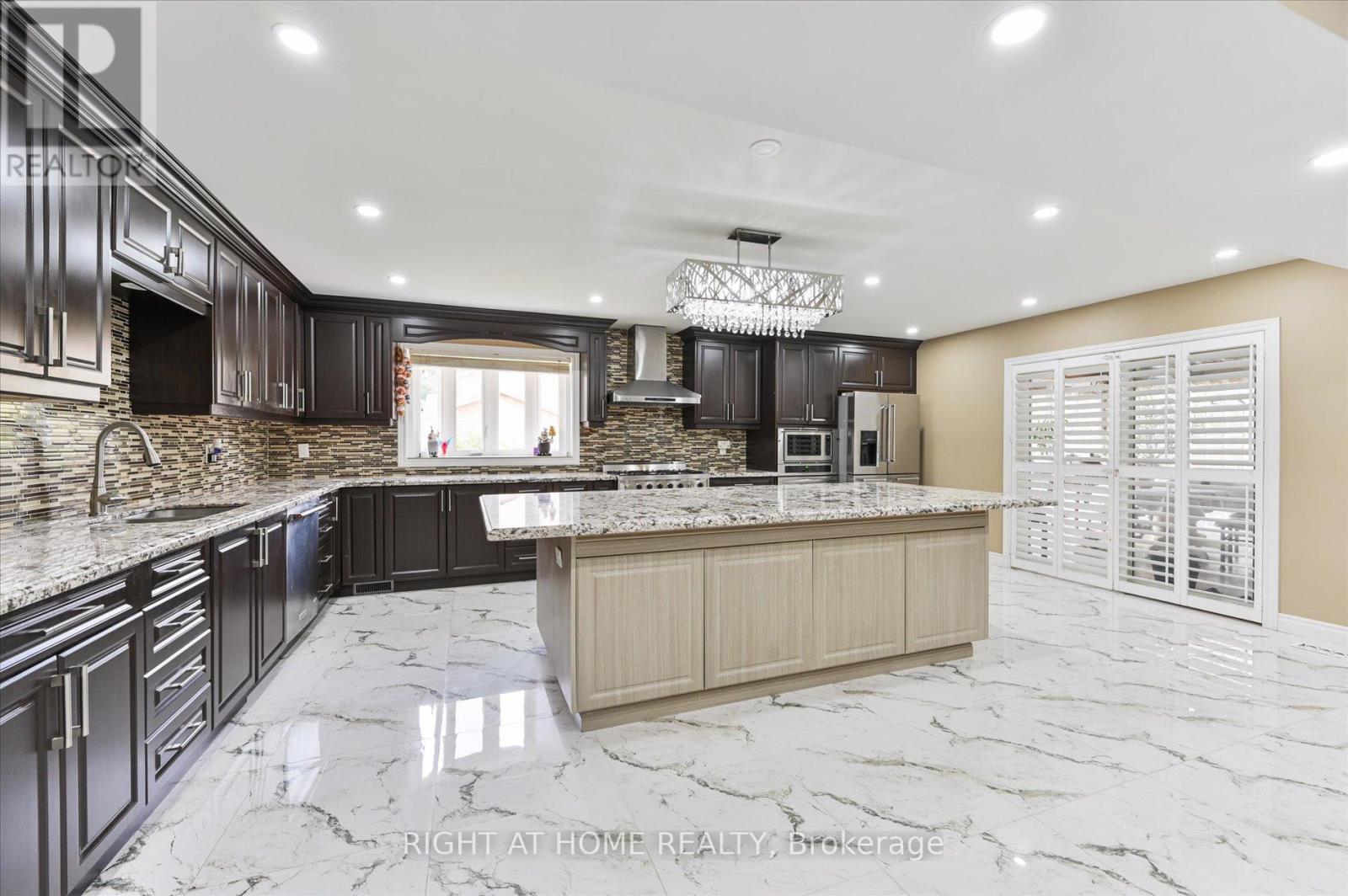 2555 Cynara Road, Mississauga, Ontario  L5B 2R5 - Photo 17 - W12333954